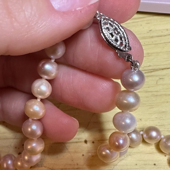 Fresh Water Pearl Necklace - Picture 2 of 6
